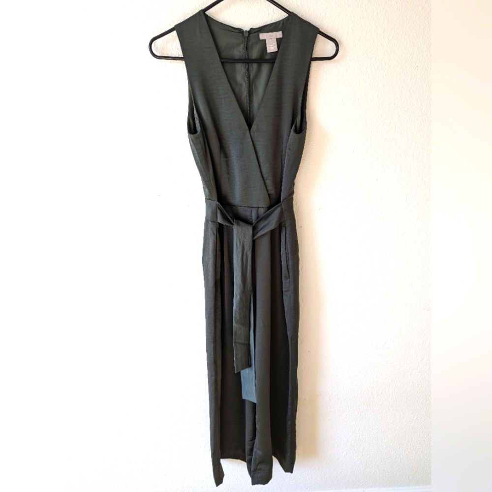 Beautiful H&M Wide Leg Jumpsuit. Business Casual. Size 2. Dark Army Green.